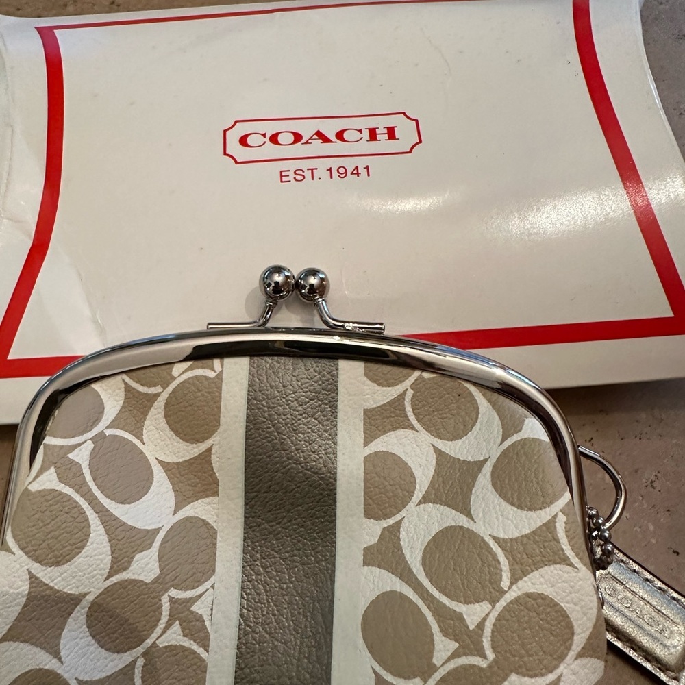 COACH Logo change purse brand new
